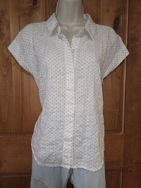 a.n.a White And Tan Button-Down Short‎ Sleeve Shirt
